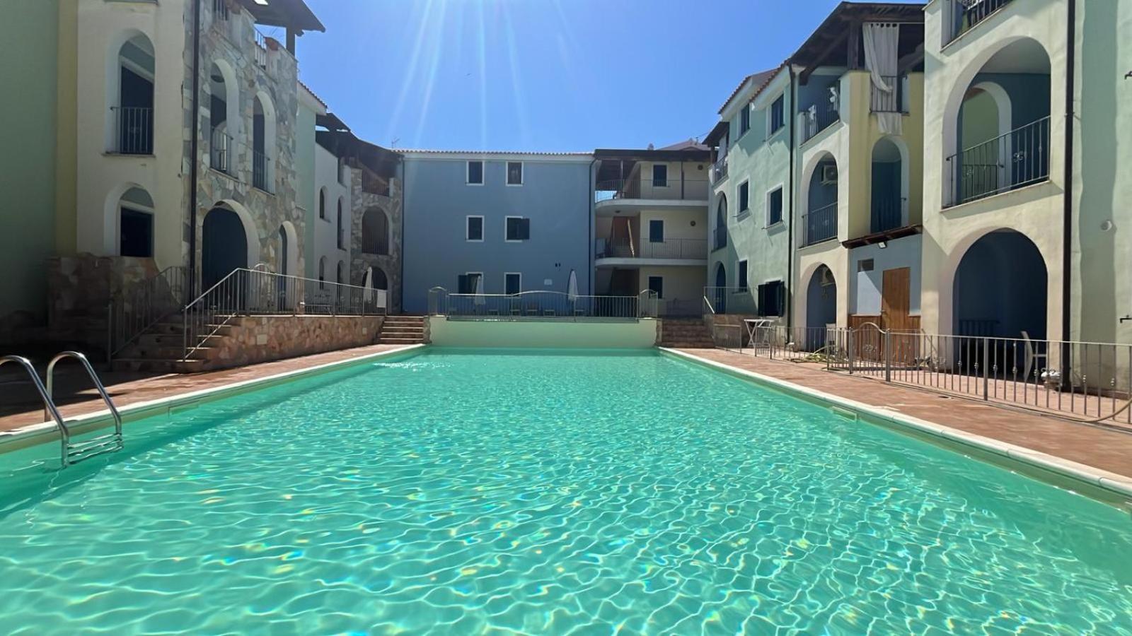 Appartamento Con Piscina Valledoria  Exterior foto