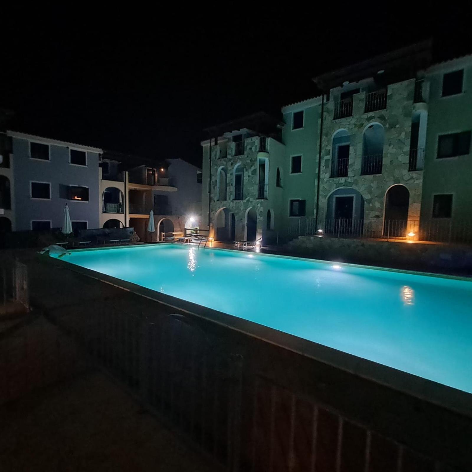 Appartamento Con Piscina Valledoria  Exterior foto
